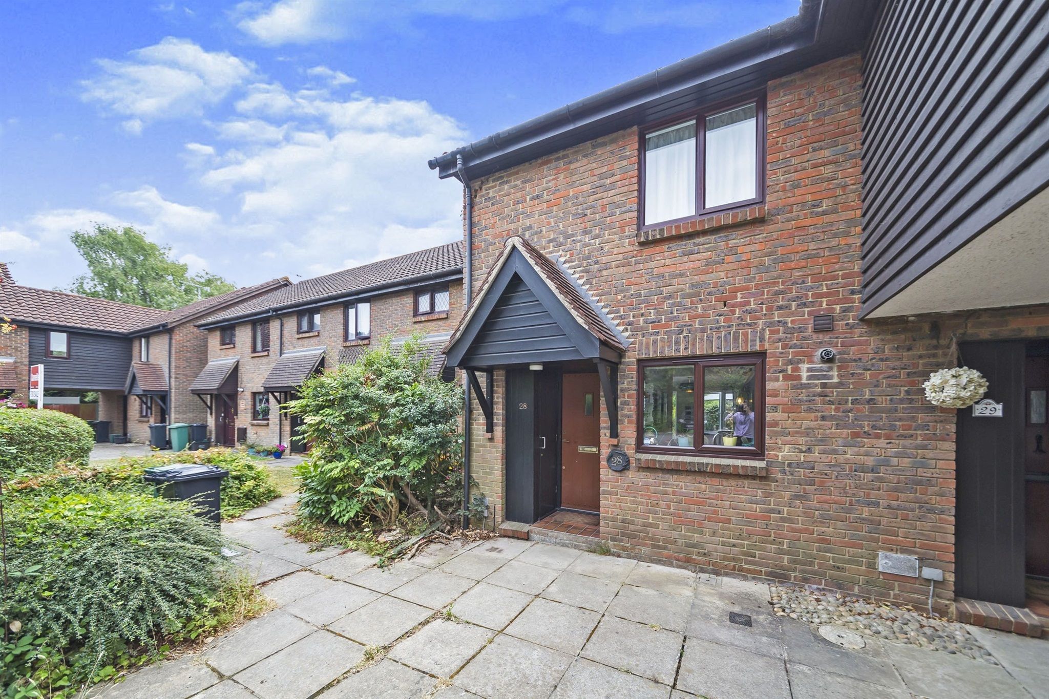 2 bed terraced house for sale in Grassmere, Horley RH6 Zoopla