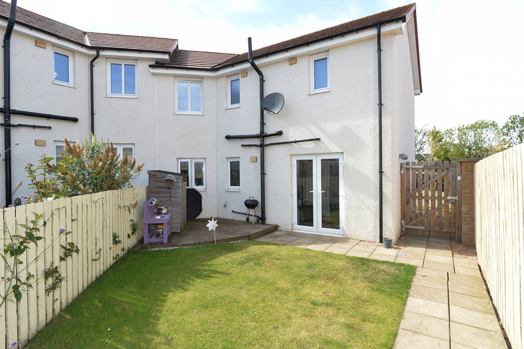 3 bed semidetached house for sale in Mayflower Gardens, Loanhead