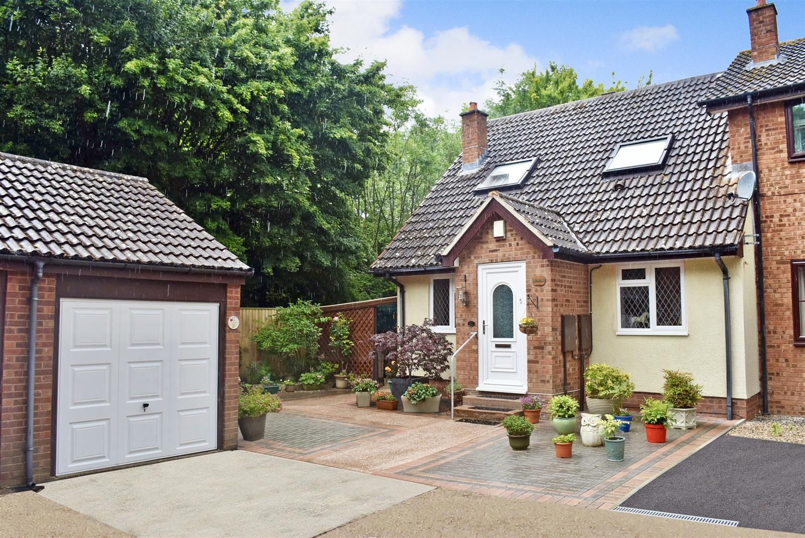 2 bed semidetached house for sale in Larch Close, Taunton TA1 Zoopla