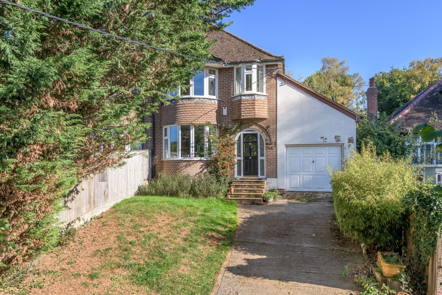 4 bed semidetached house for sale in Dunstable Road, Studham