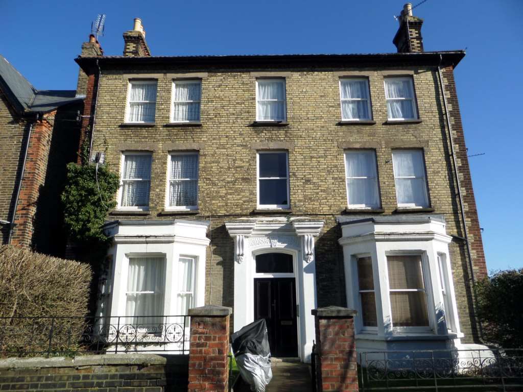 Studio to rent in Watts Avenue, Rochester ME1 Zoopla