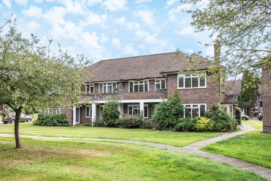 2 bed to rent in The Glen, Northwood HA6 Zoopla