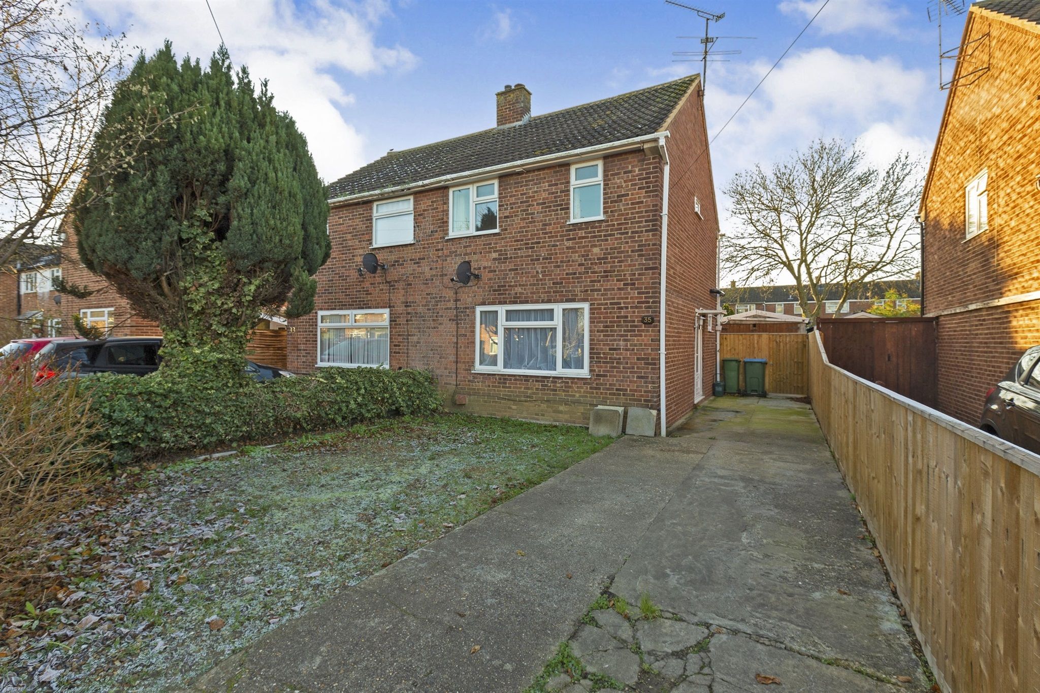 2 bed semidetached house for sale in Meadowcroft, Aylesbury HP19 Zoopla