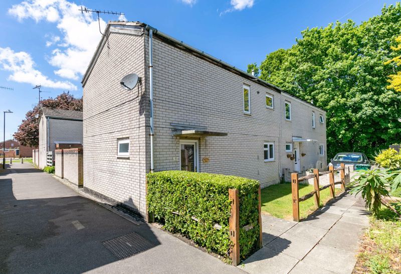 3 bed semidetached house for sale in Waveney Walk, Furnace Green