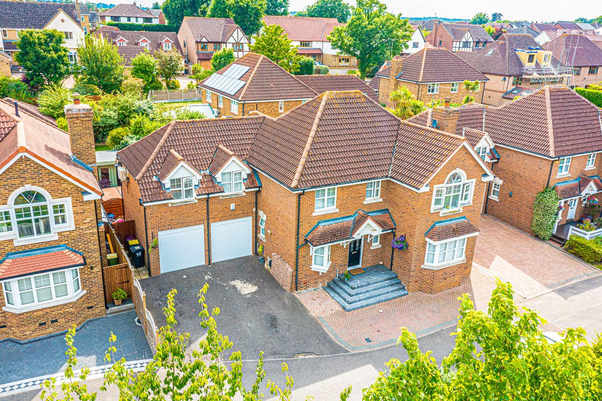 5 bed detached house for sale in Hillside Road, LeighOnSea SS9 Zoopla