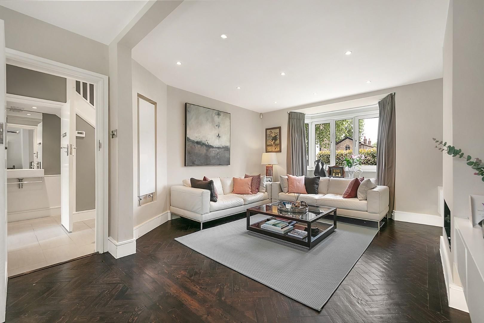 4 bed property for sale in Clapham Court Terrace, Kings Avenue, London