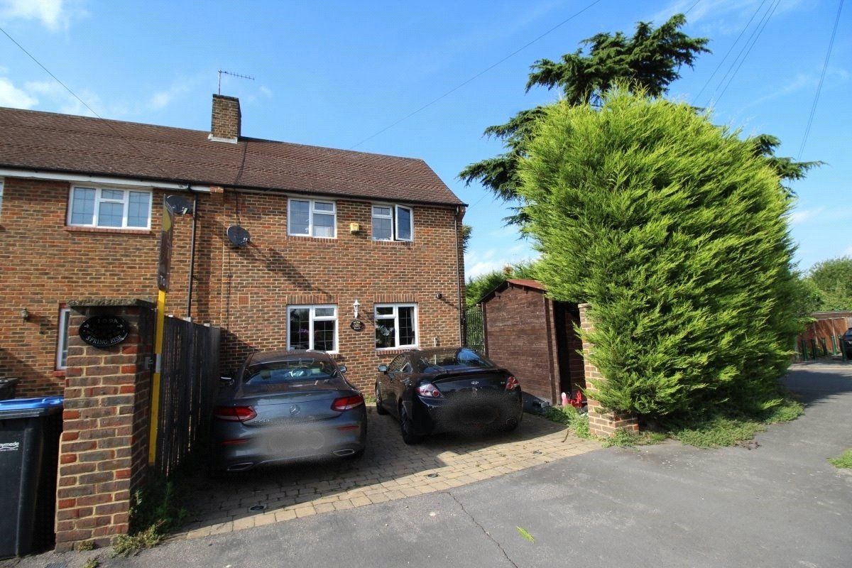 3 bed end terrace house to rent in Spring Rise, Egham, Surrey TW20 Zoopla