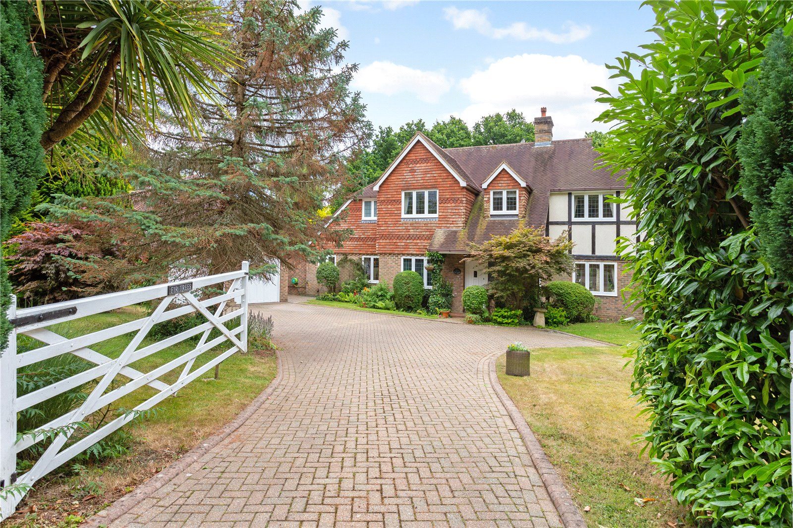 5 bed detached house for sale in Middle Drive, Maresfield Park