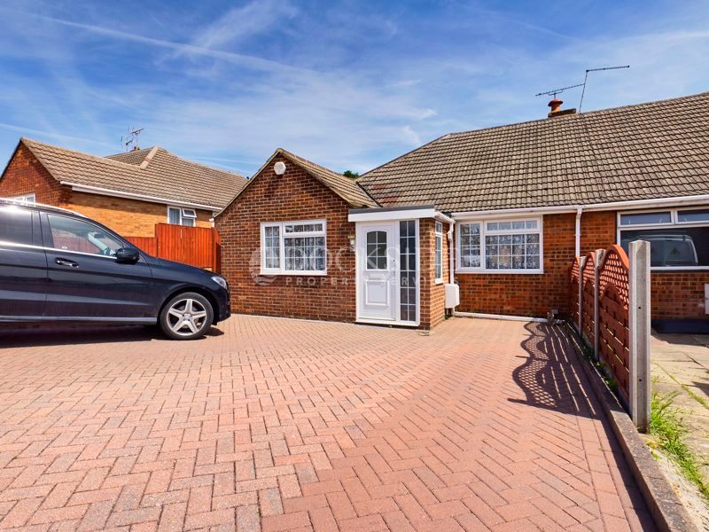 2 bed bungalow for sale in Coombe Road, Hoo, Rochester ME3 Zoopla
