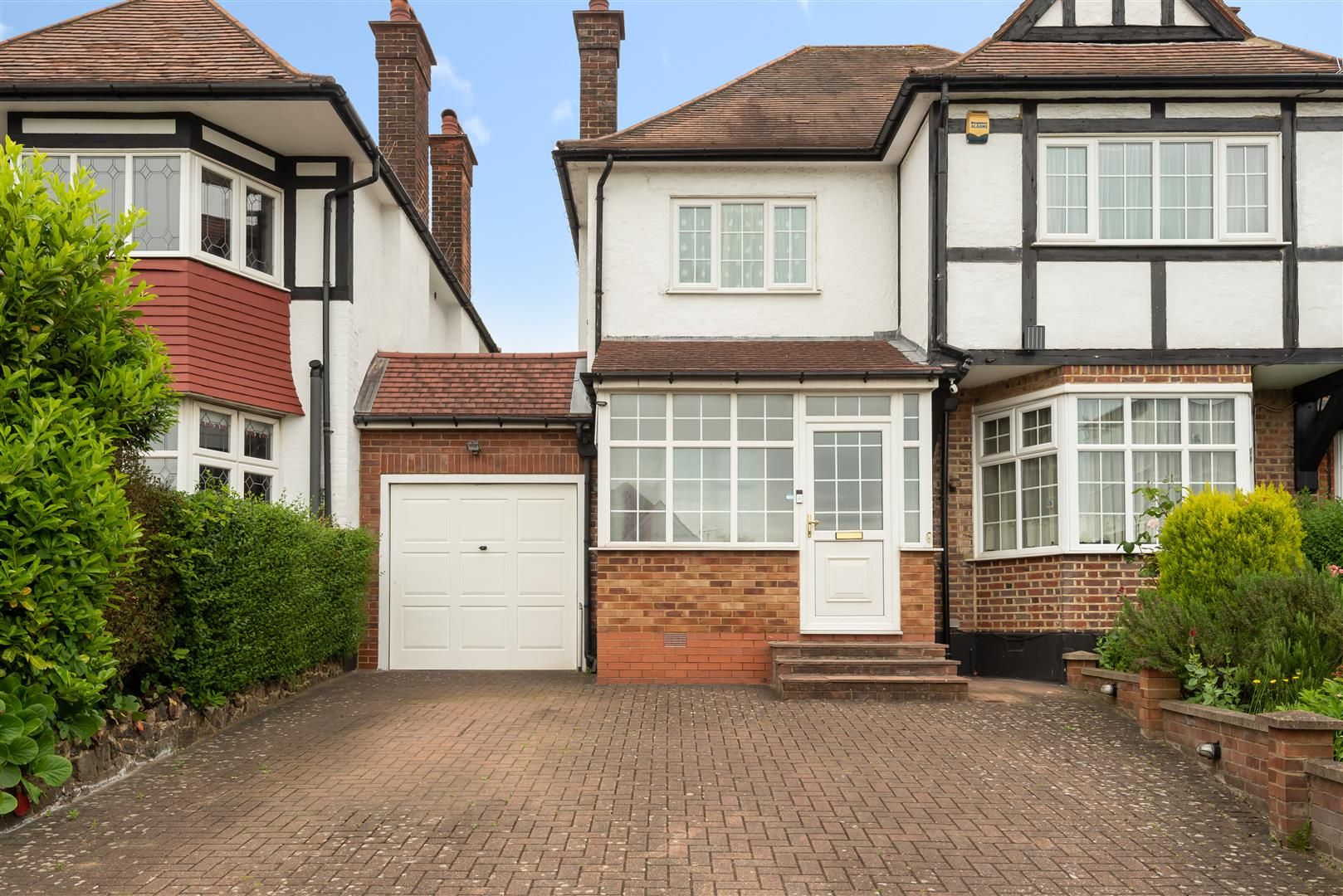 4 bed property for sale in Broadfields Avenue, Edgware HA8 Zoopla