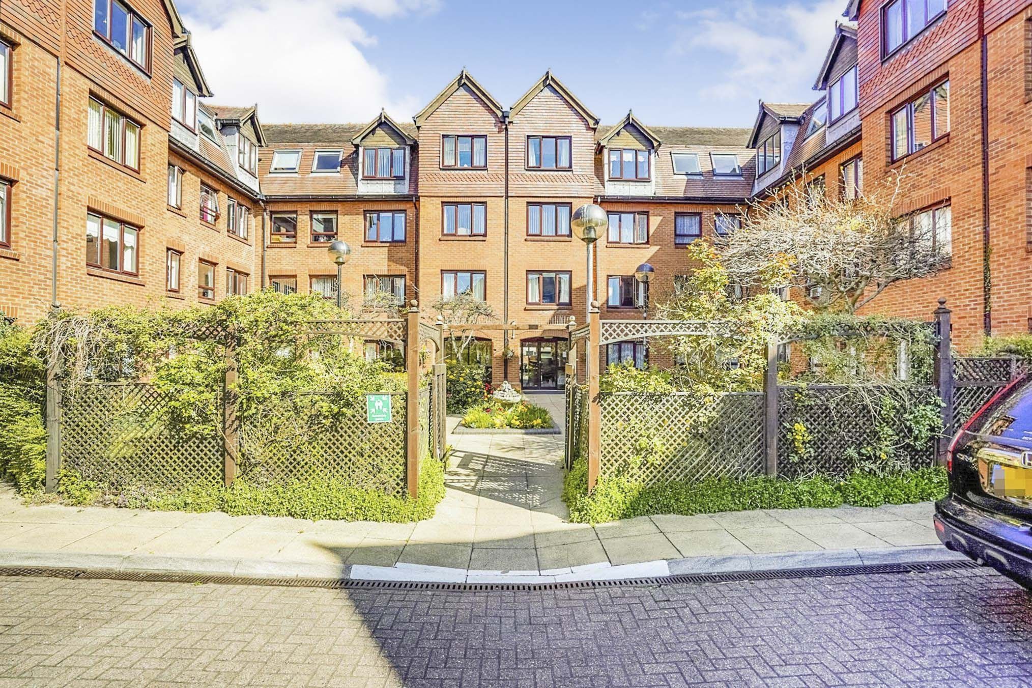 1 bed property for sale in Rosebery Court, Water Lane, Leighton Buzzard