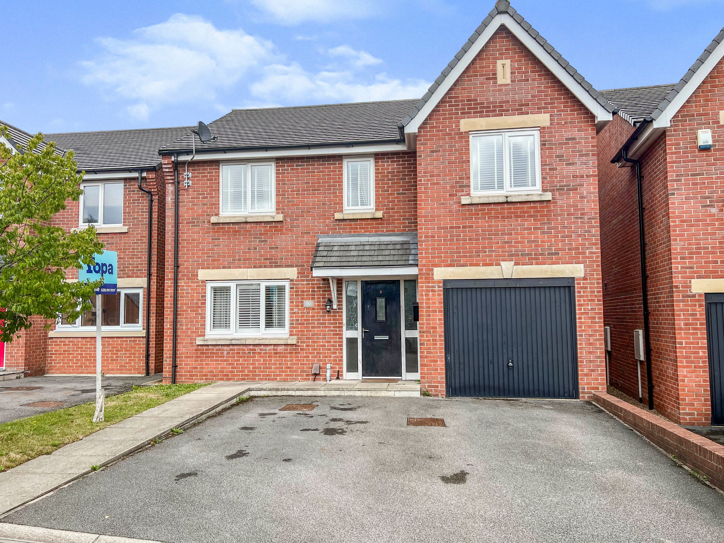 4 bed detached house for sale in Jennie Blackmore Way, Crossgates