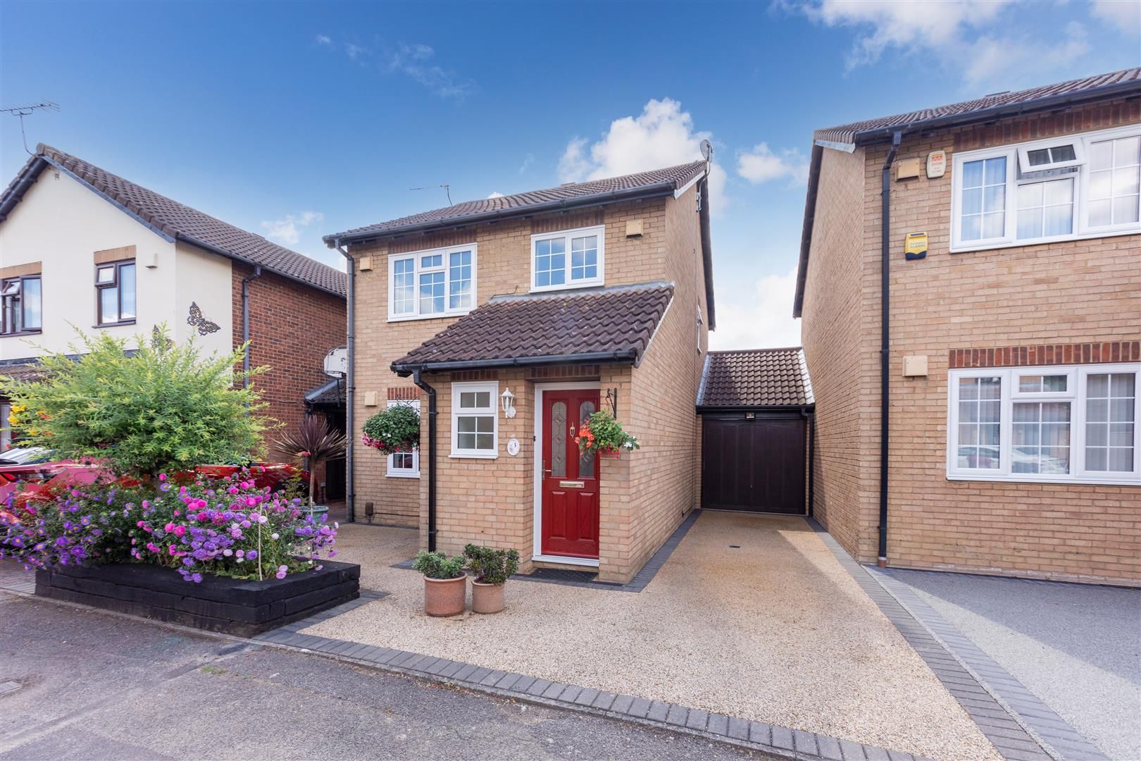 3 bed detached house for sale in Galahad Close, Cippenham, Slough SL1