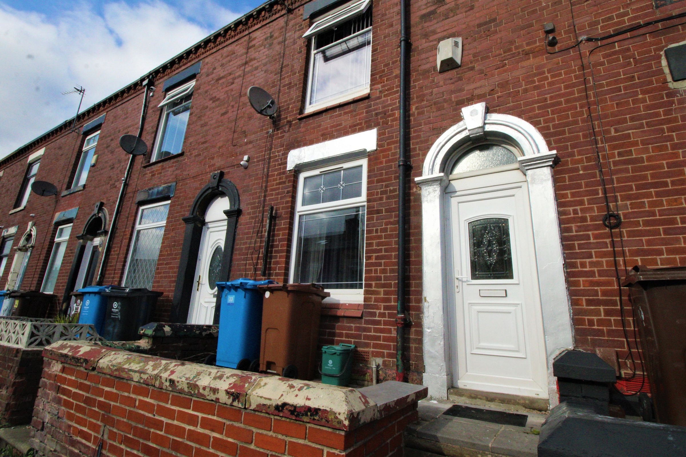 2 Bed Terraced House For Sale In Kelverlow Street Clarksfield Oldham 