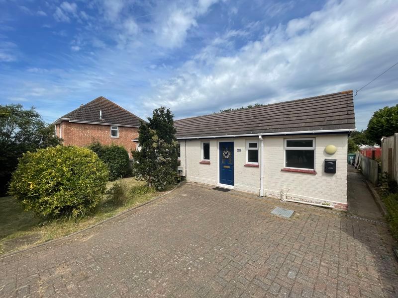 4 bed bungalow to rent in Woodvale Road, Gurnard, Cowes PO31 Zoopla