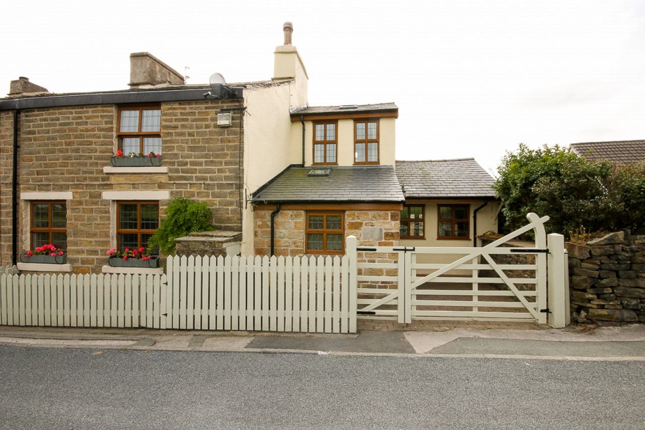 3 bed semidetached house for sale in Cox Green Road, Egerton, Bolton