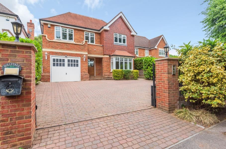 4 bed detached house to rent in Northcroft Close, Englefield Green