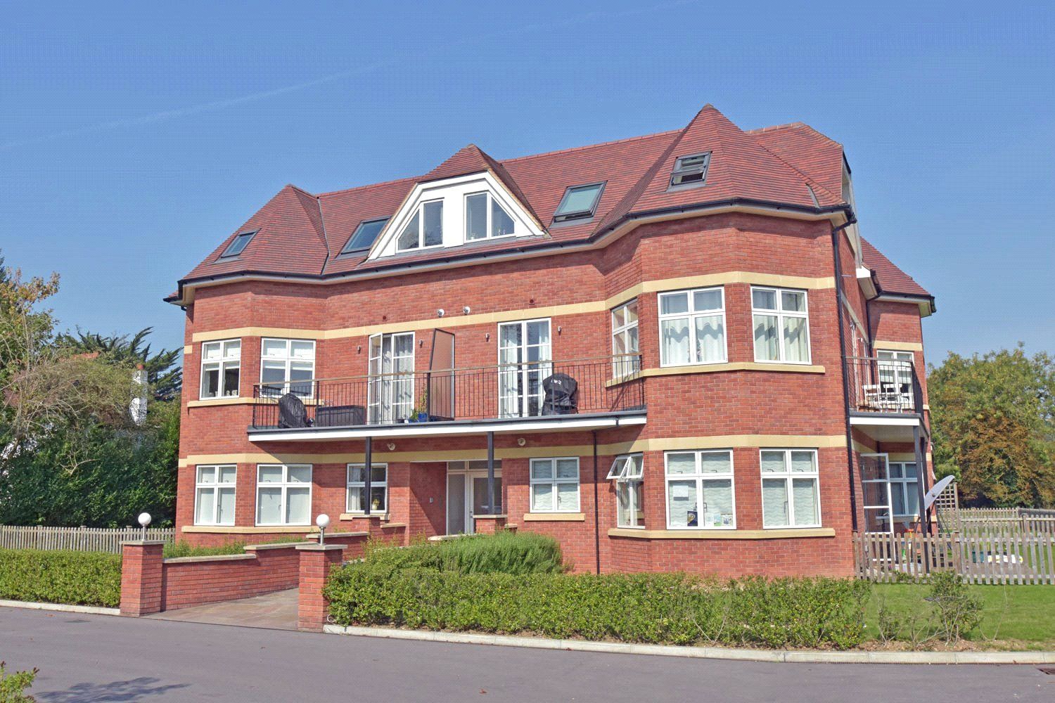 1 bed flat for sale in Bath Road, Taplow, Maidenhead SL6 Zoopla