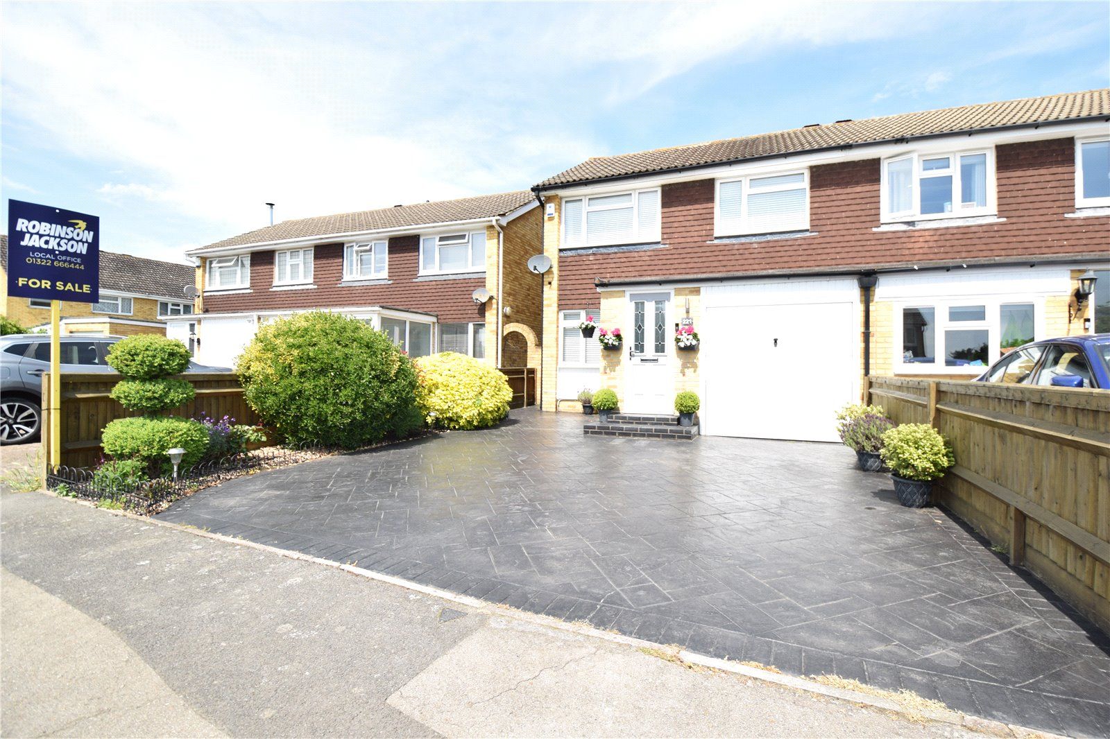 4 bed semidetached house for sale in Claremont Road, Hextable, Kent