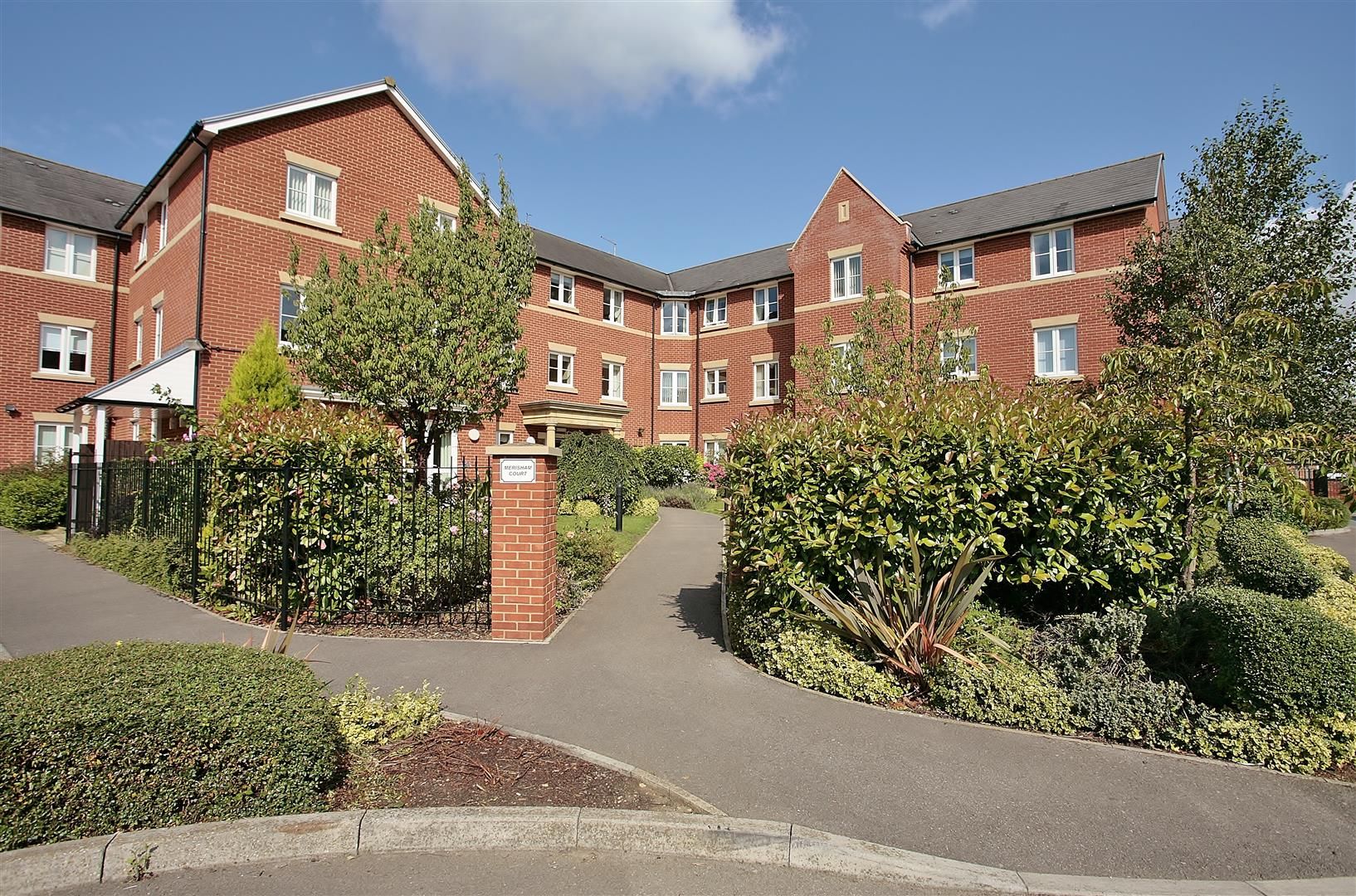1 bed flat for sale in Merisham Court, School Lane, Banbury OX16 - Zoopla