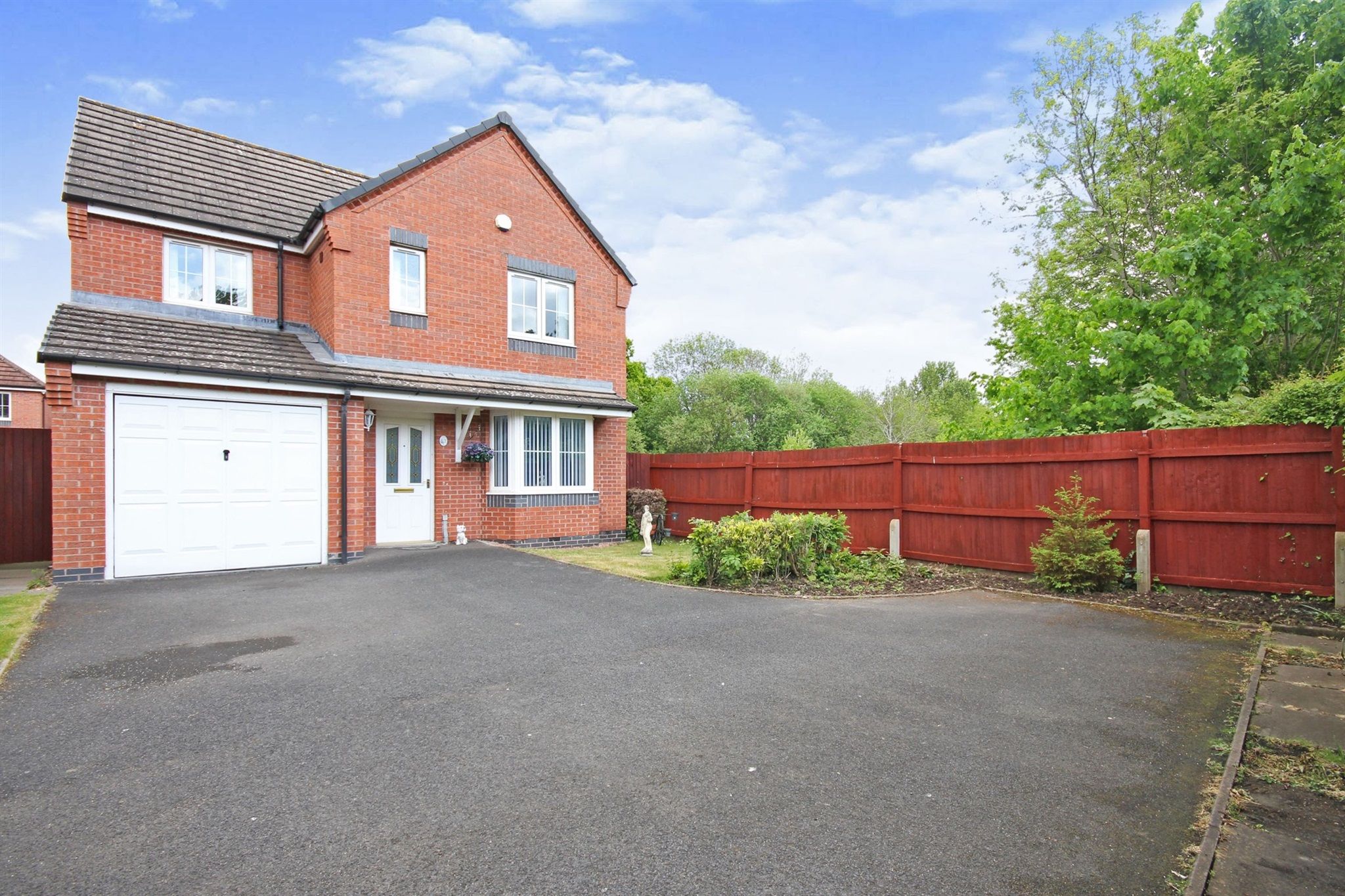 3 bed detached house for sale in Lucerne Close, Aldermans Green