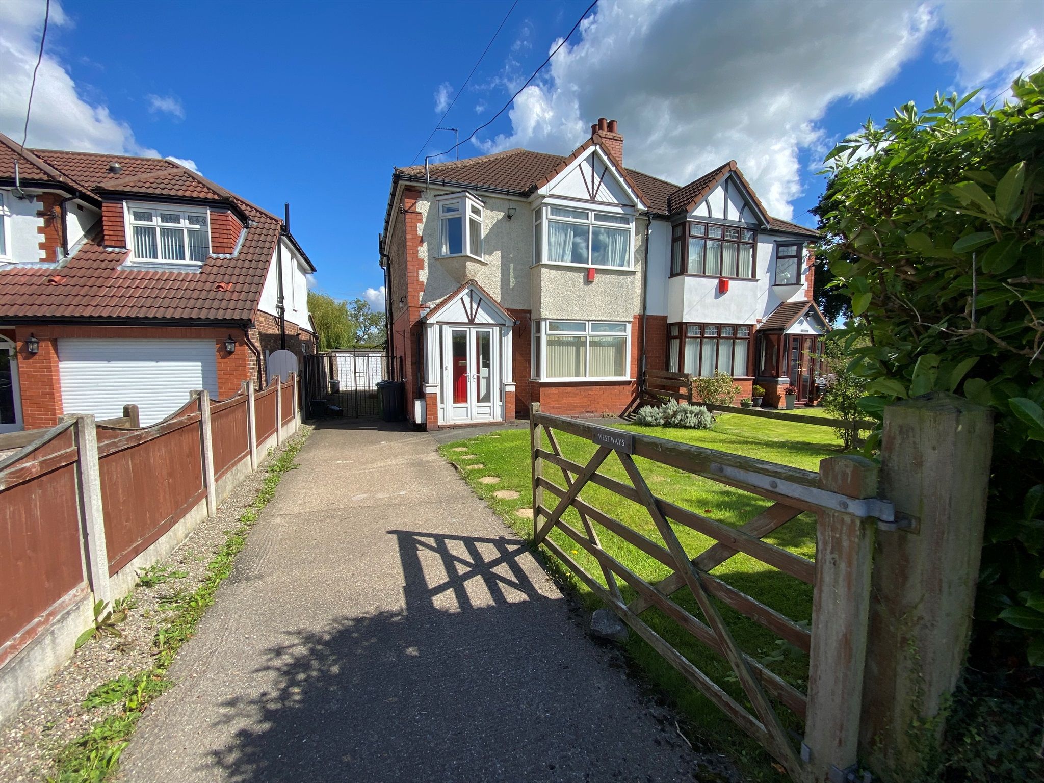3 bed semidetached house for sale in Chester Road, Dunham On The Hill