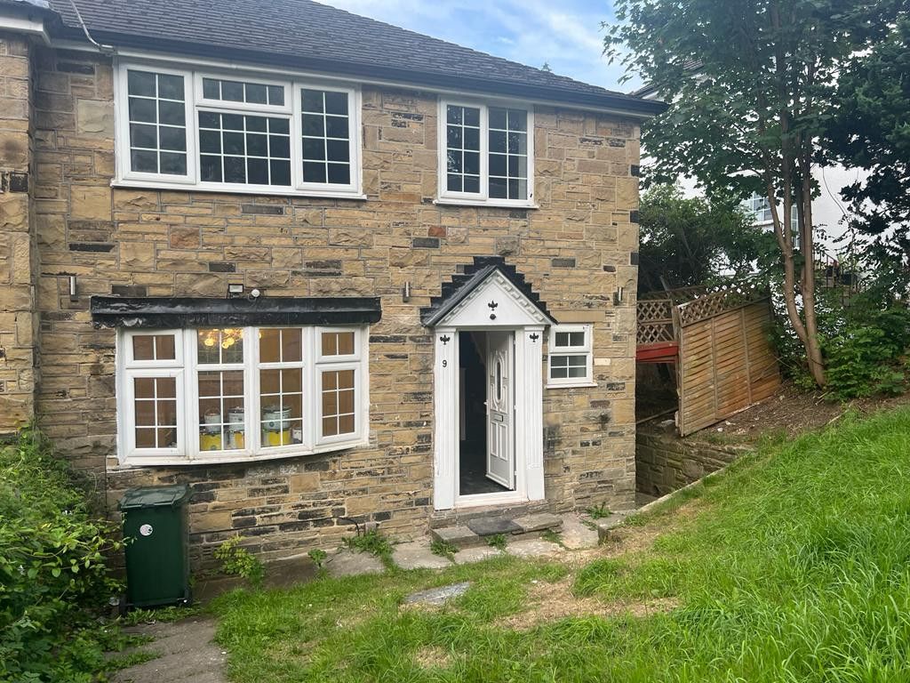 3 bed town house to rent in Aireville Rise, Bradford, West Yorkshire