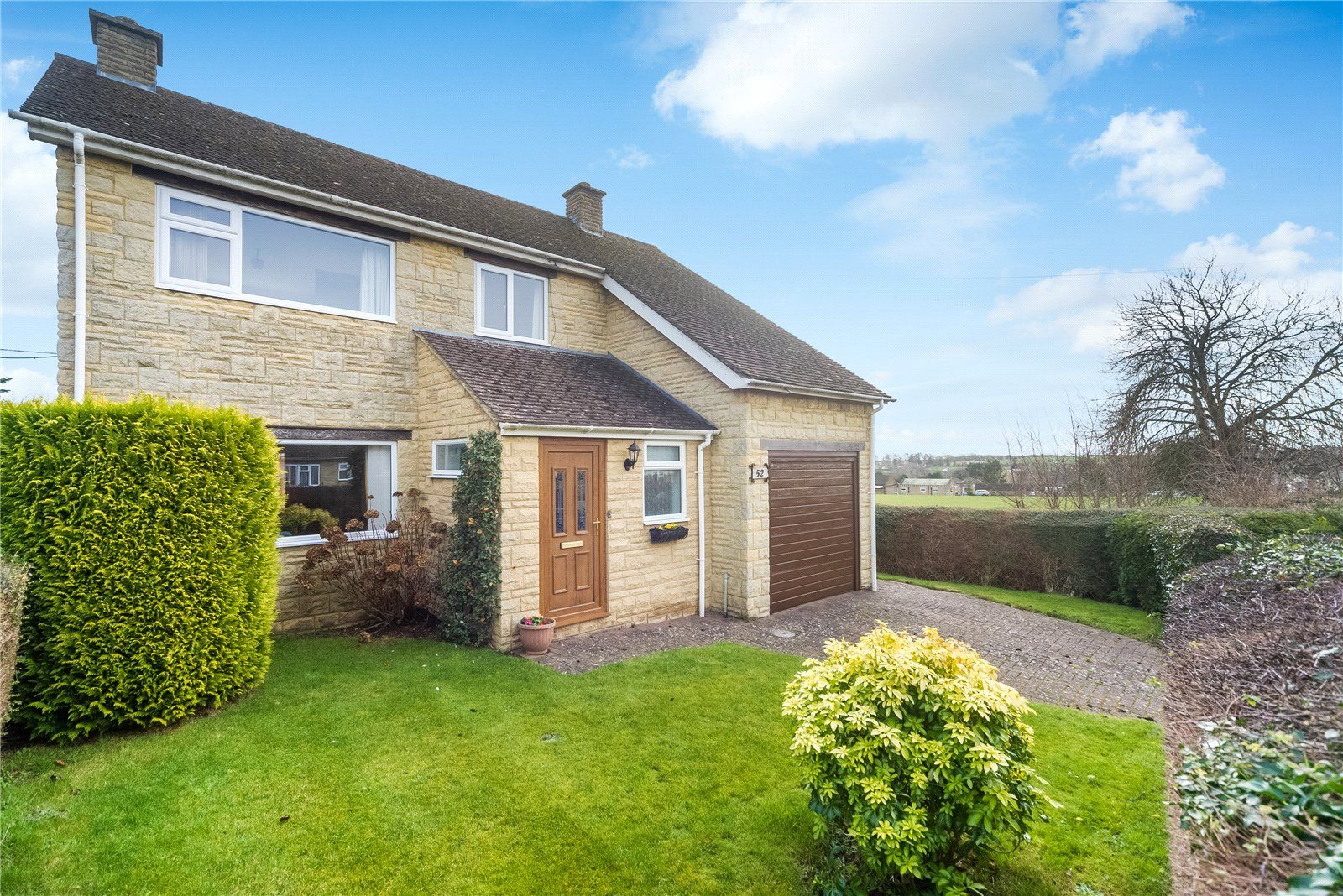 3 bed country house for sale in Worton Road, Middle Barton, Chipping