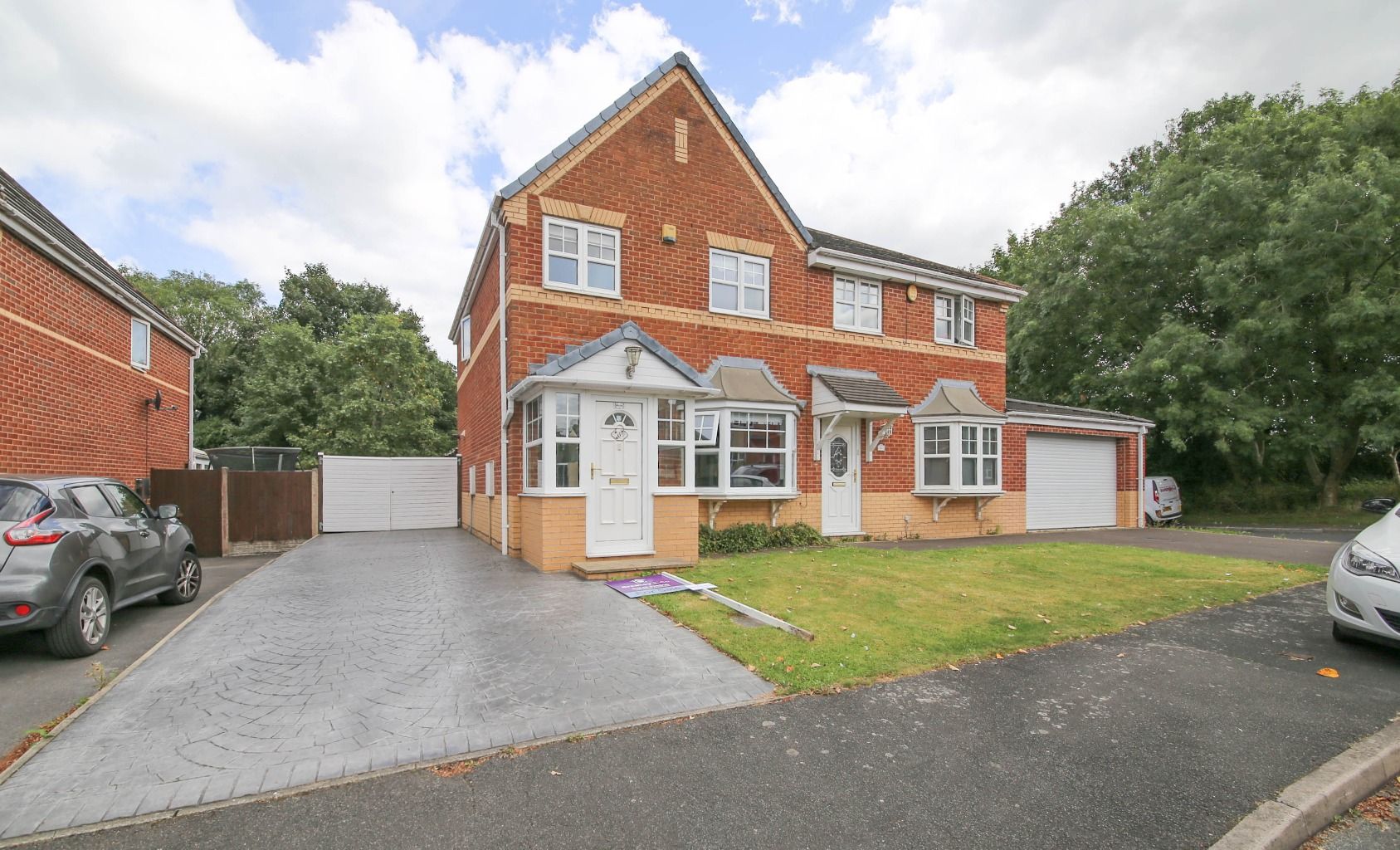 3 bed semidetached house for sale in Bransfield Close, Wigan