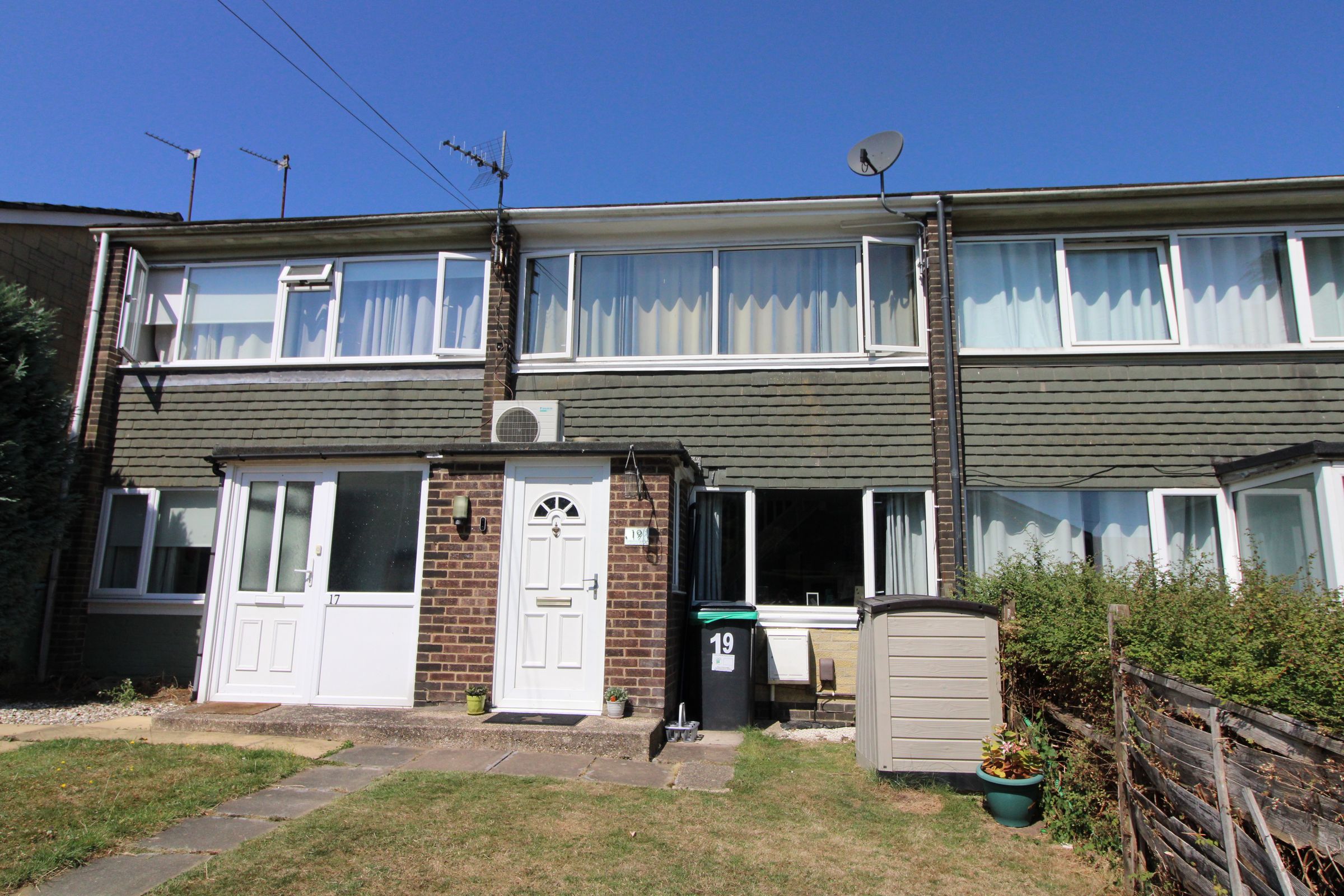 2 bed terraced house for sale in Falkland Garth, Newbury RG14 Zoopla