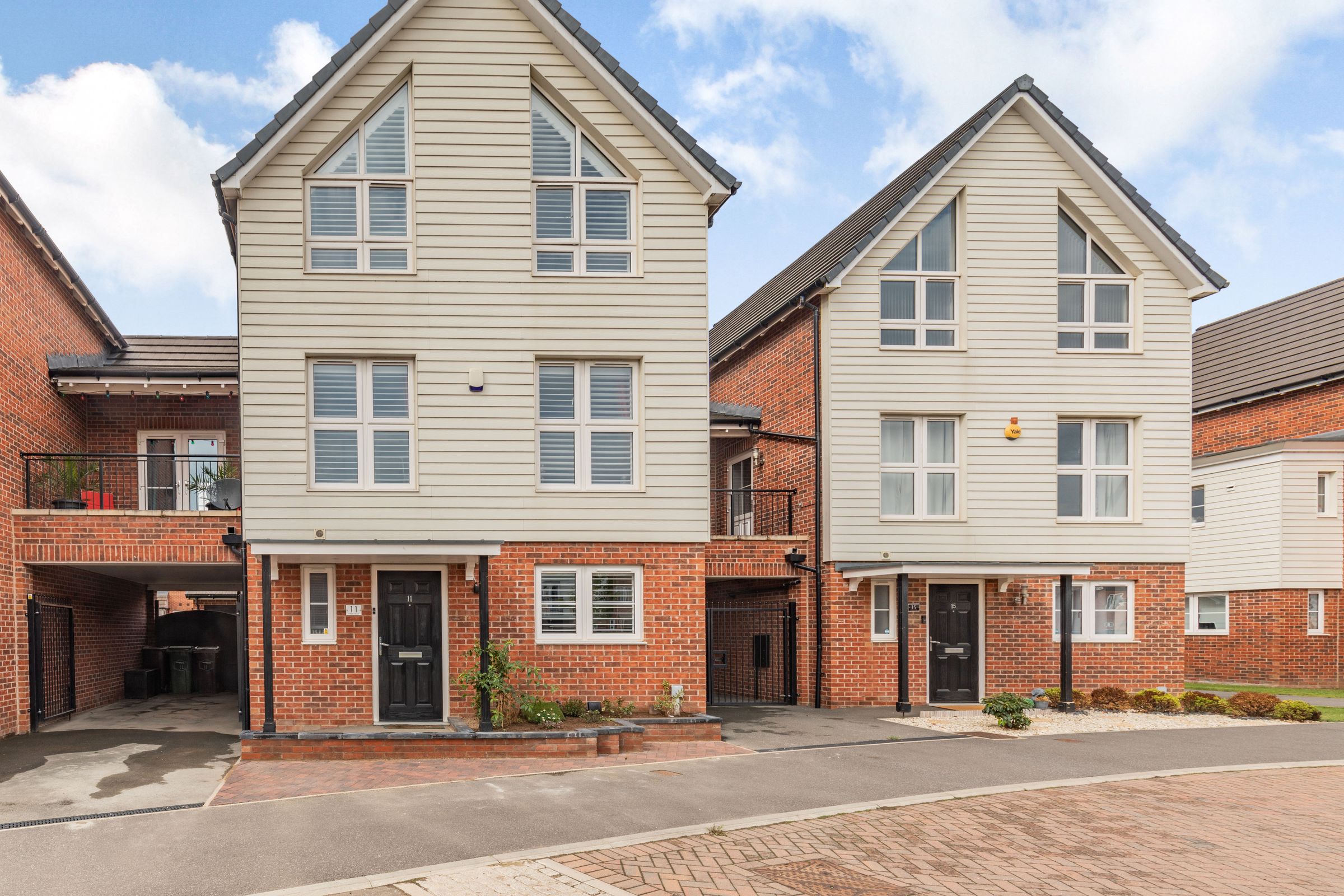 4 bed linkdetached house for sale in Park Way, Castleford, West