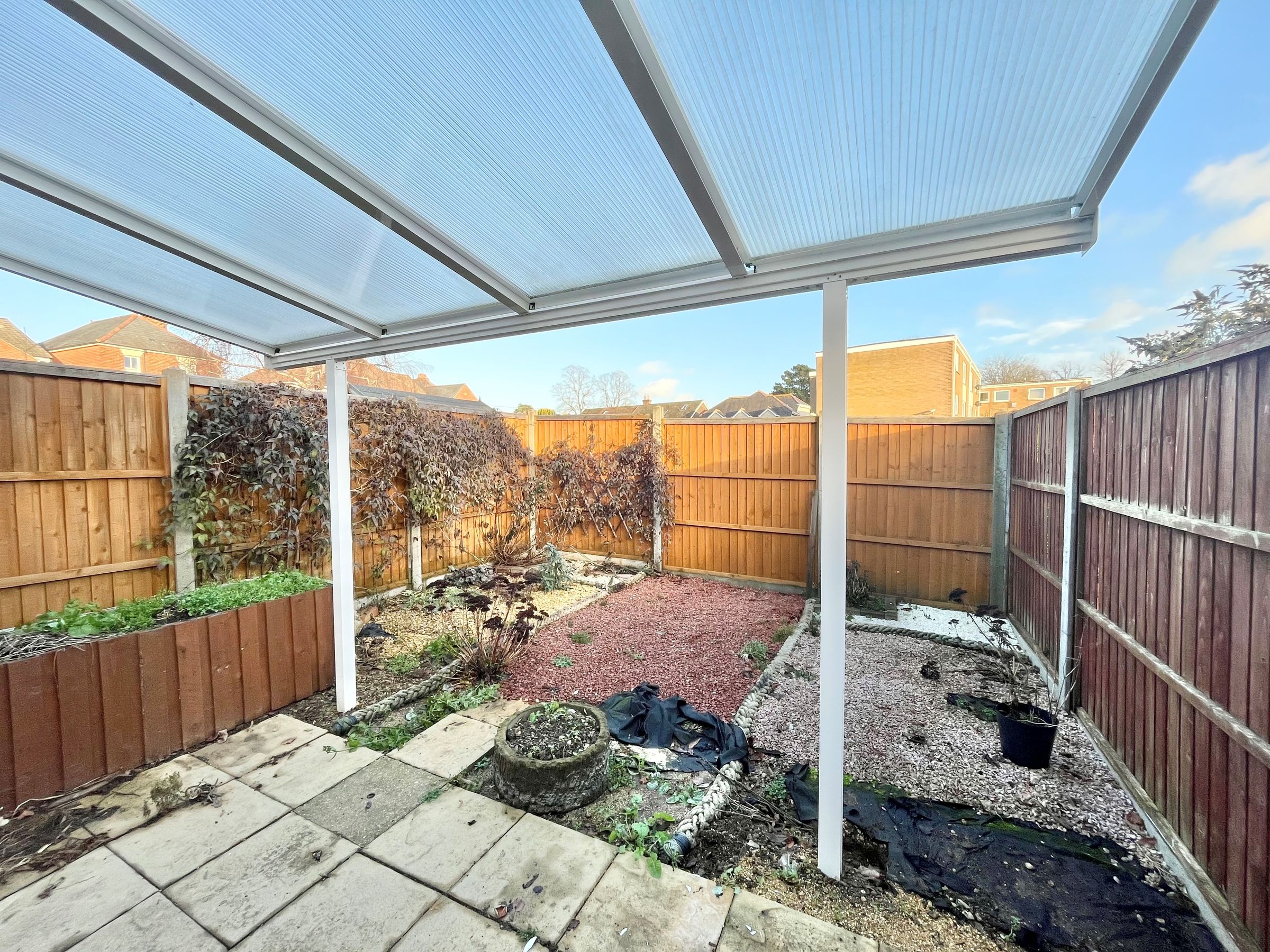 2 bed terraced bungalow to rent in St. Margarets Road,