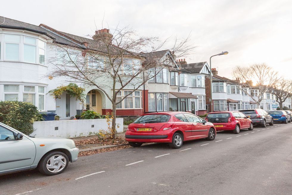 3 bed flat to rent in Caddington Road, London NW2 Zoopla