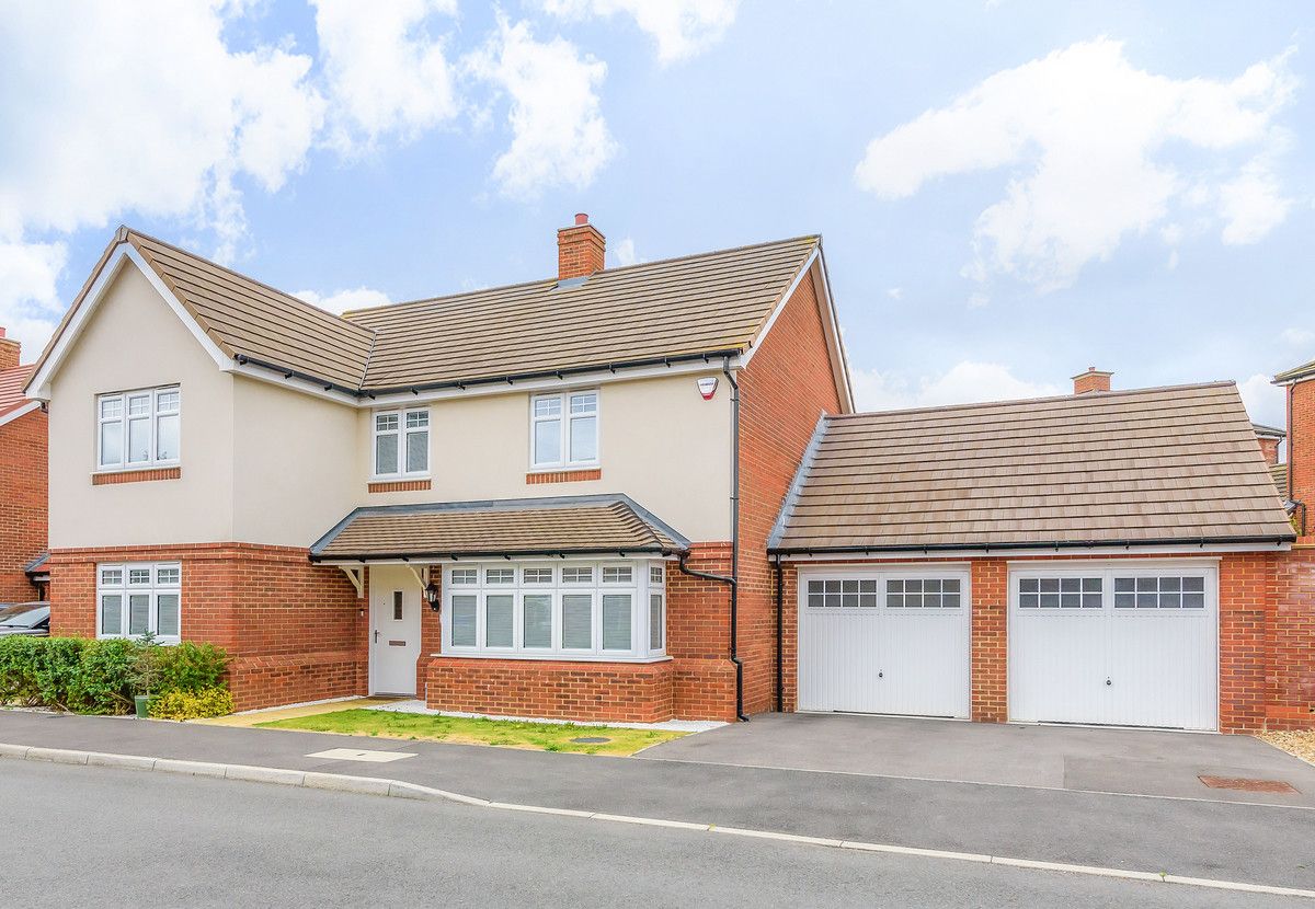 5 bed detached house for sale in Nicholson Drive, Wokingham RG41 Zoopla