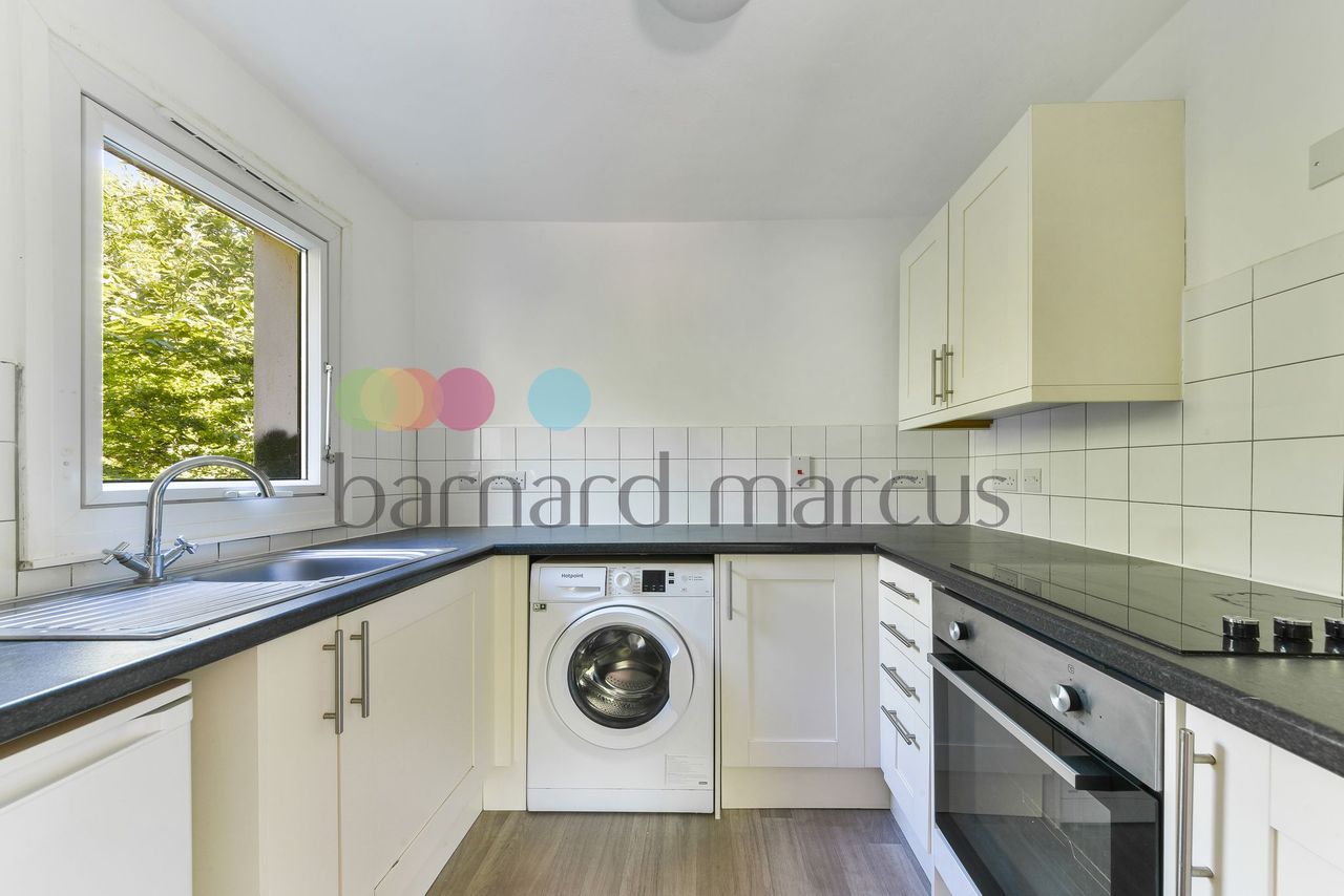 1 bed flat to rent in Pennington Manor, Vicarage Road, Southborough
