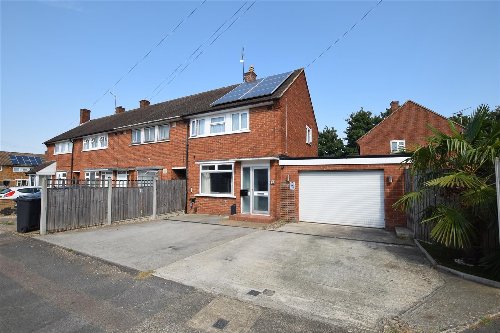 3 bed semidetached house for sale in Usk Road, Aveley, South Ockendon