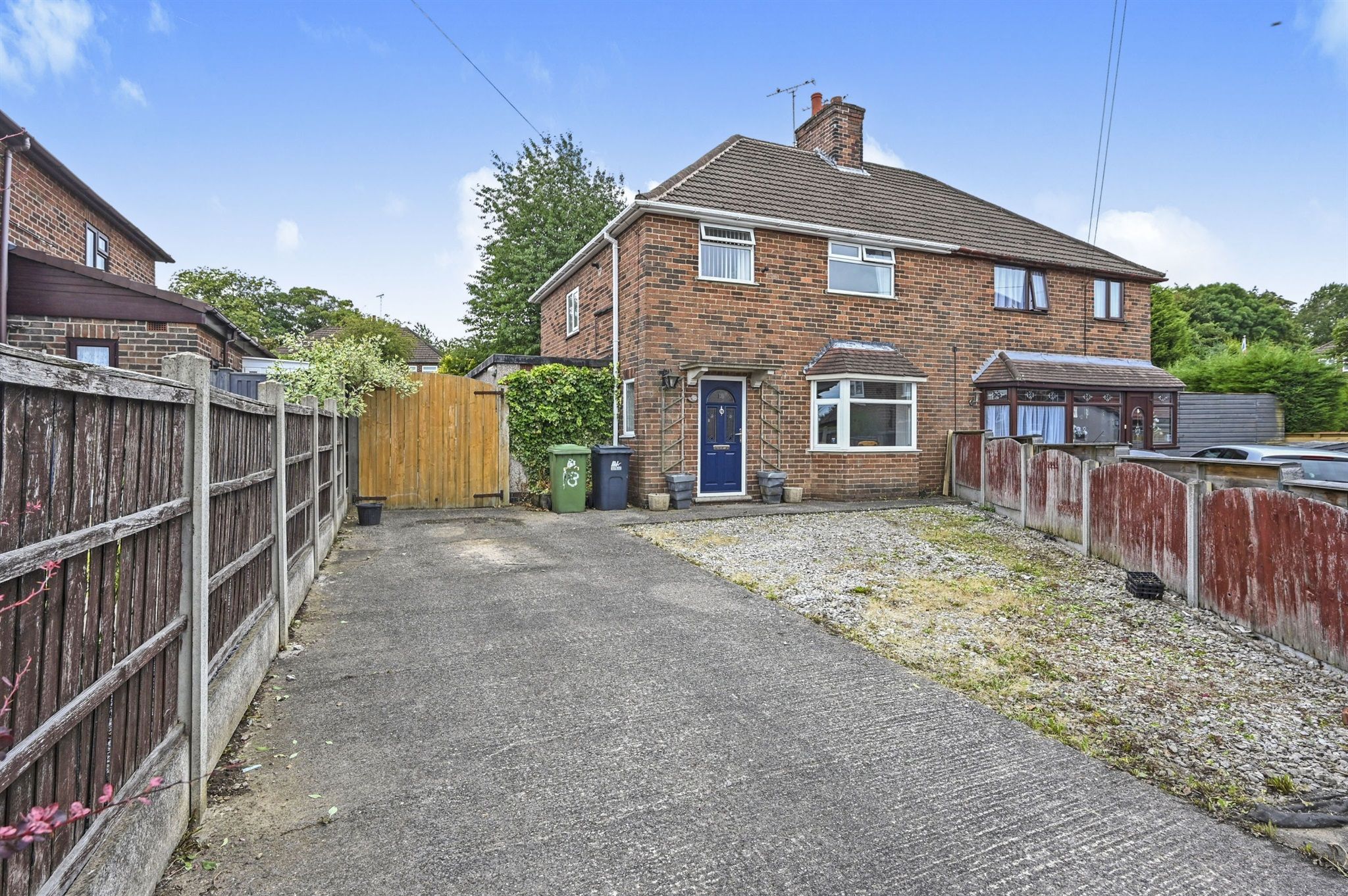 3 bed semidetached house for sale in Baker Close, Somercotes, Alfreton