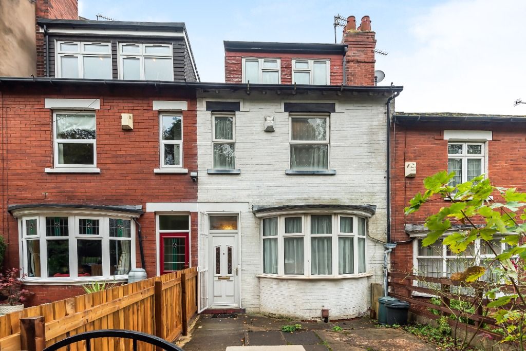 4 bed terraced house for sale in Avenue Hill, Potternewton, Leeds LS8 Zoopla