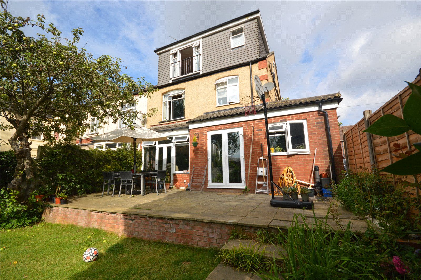 Waller Avenue, Luton, Bedfordshire LU4  