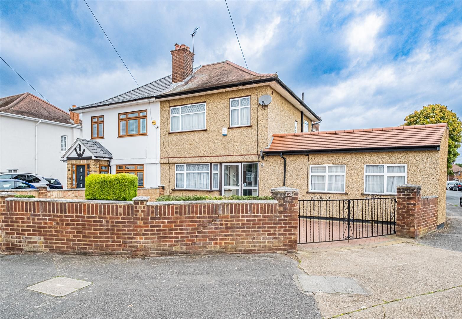 5 bed semidetached house for sale in Weymouth Road, Hayes UB4 Zoopla