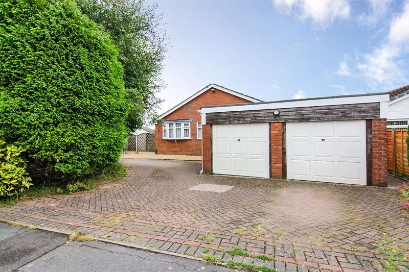 3 bed detached bungalow for sale in Shelley Road, Chase Terrace