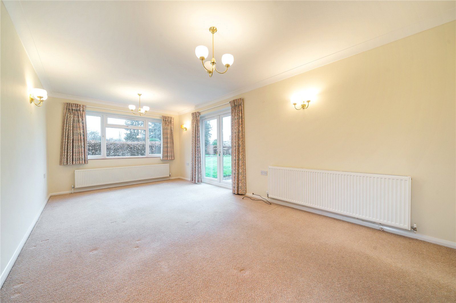 3 bed flat to rent in Parkwood Avenue, Esher KT10 Zoopla