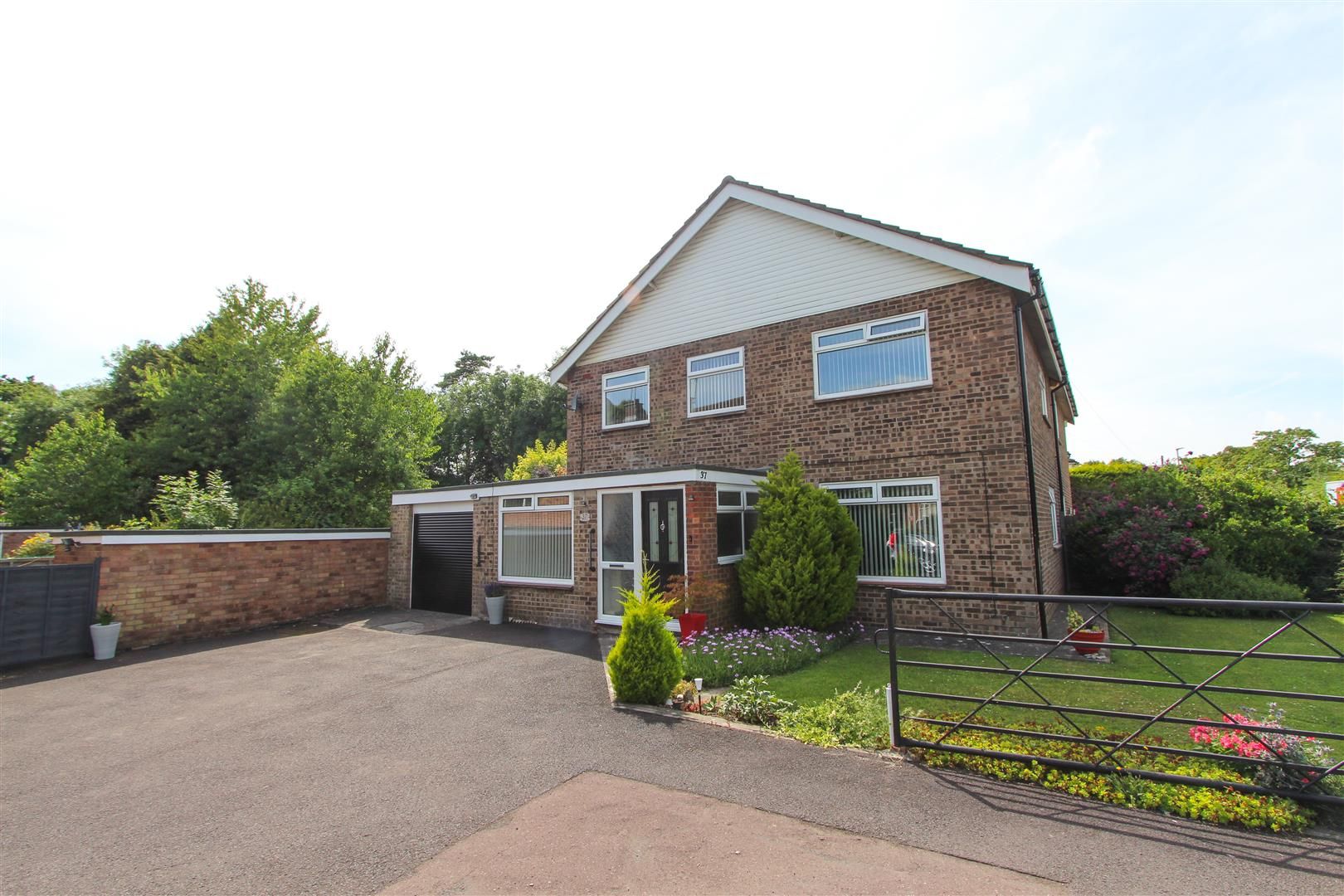 3 bed semidetached house for sale in Gaston Avenue, Keynsham, Bristol