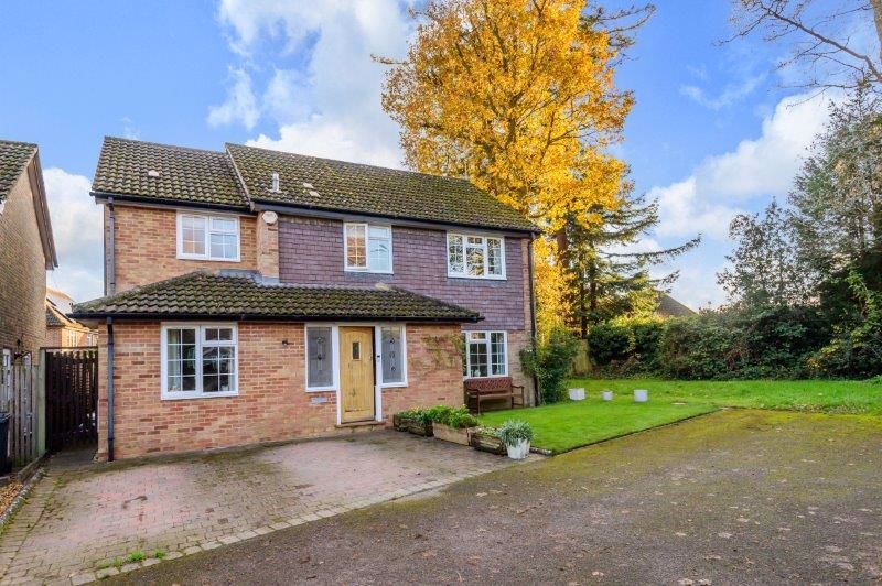 4 bed detached house for sale in Davies Close, Godalming GU7 Zoopla