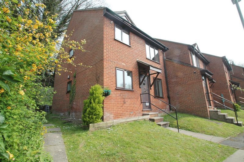 2 bed flat to rent in Butlers Court, High HP13 Zoopla