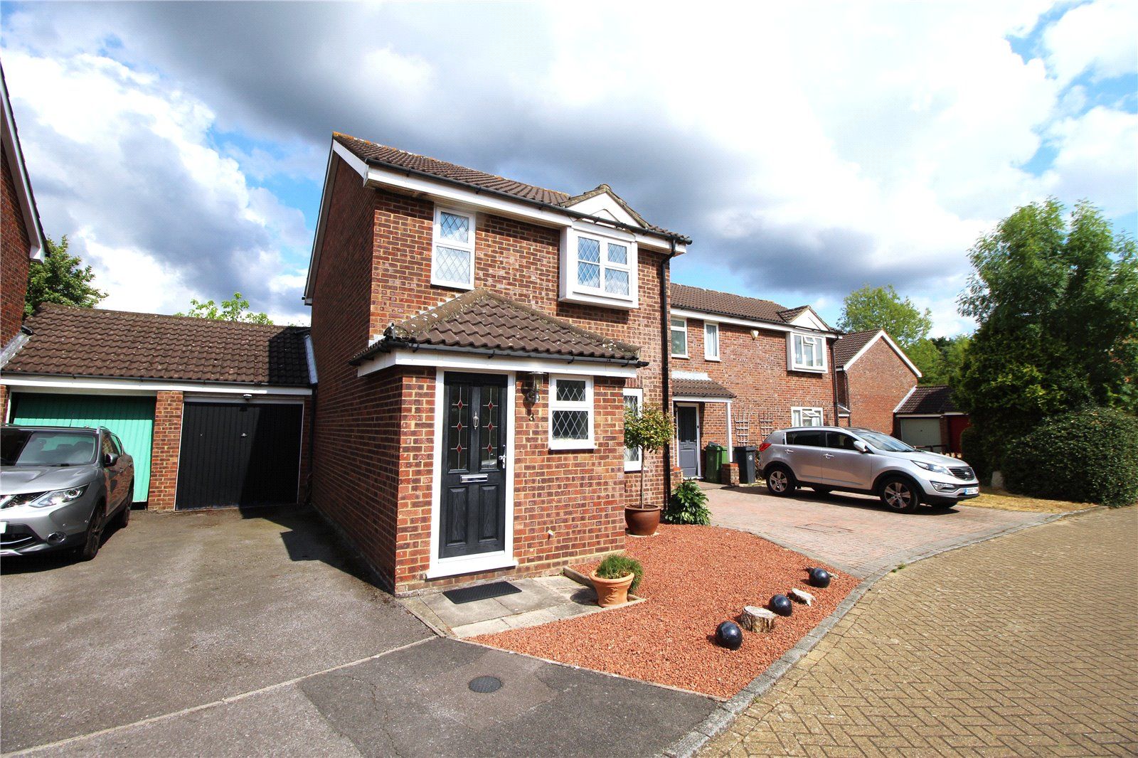 3 bed linkdetached house for sale in Morton Close, Frimley, Camberley