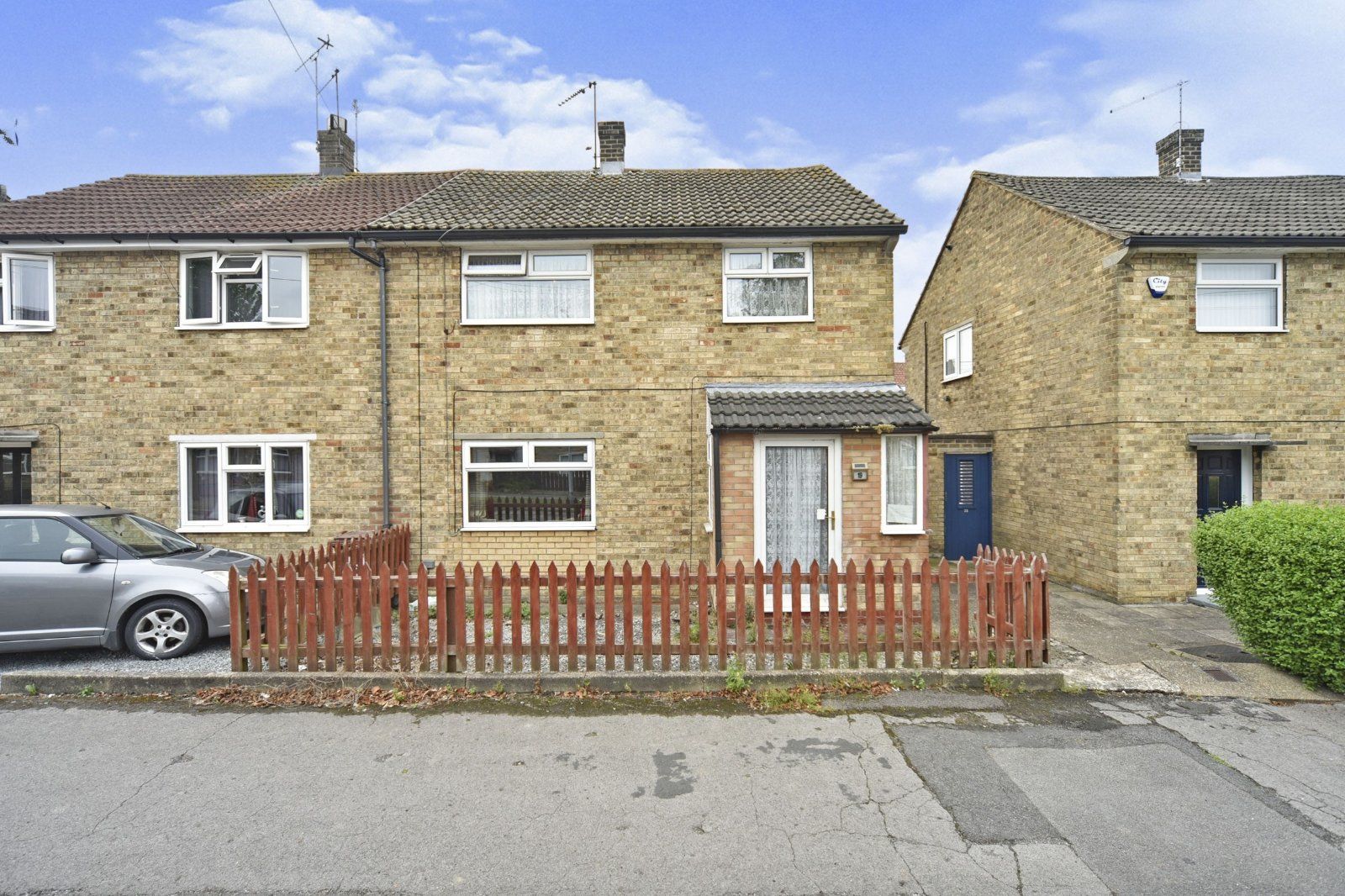 3 bed semidetached house for sale in Tamar Grove, Hull, East Yorkshire HU8 Zoopla