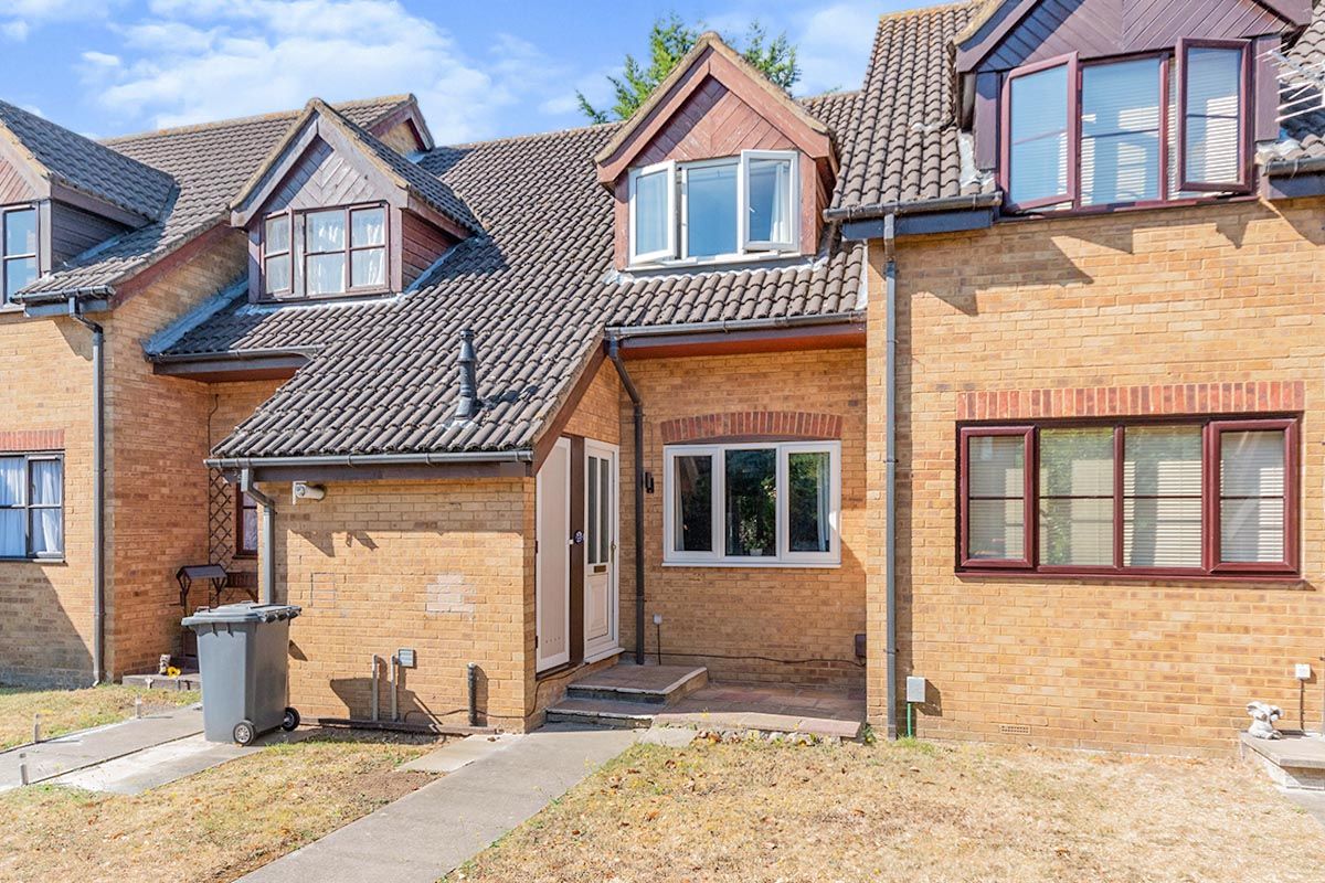 2 bed terraced house for sale in Redwood Grove, Bedford, Bedfordshire MK42 Zoopla