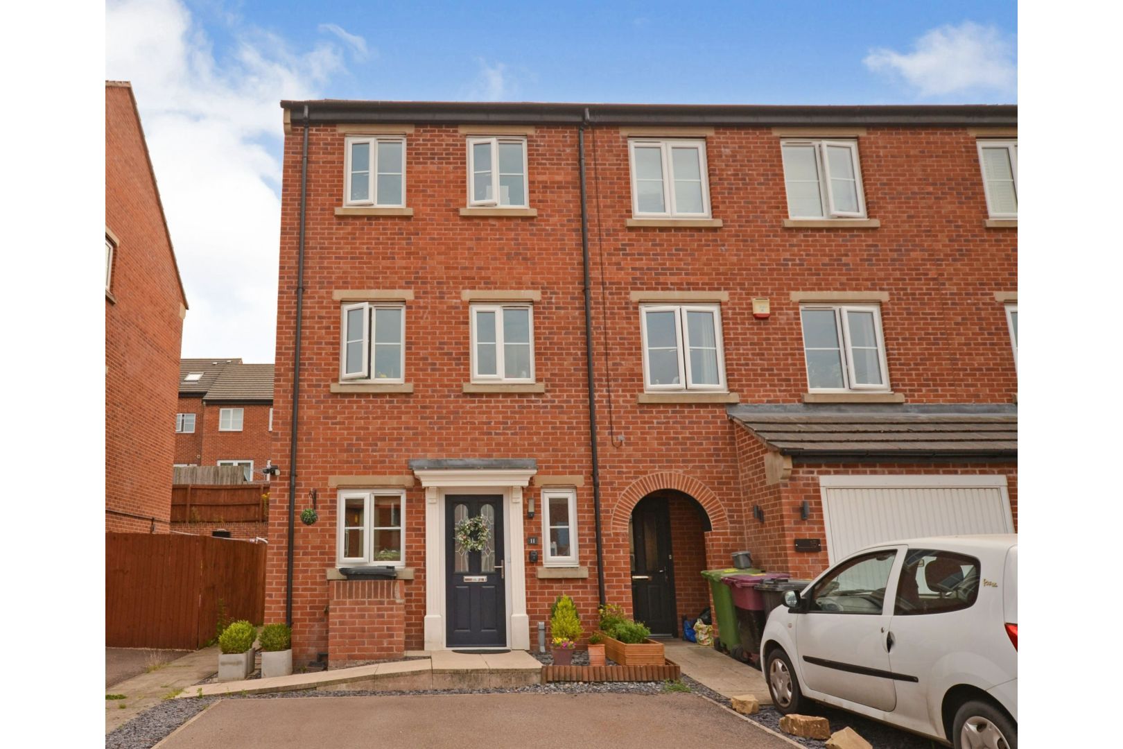 4 bed town house for sale in Southdown Close, Doe Lea, Chesterfield S44