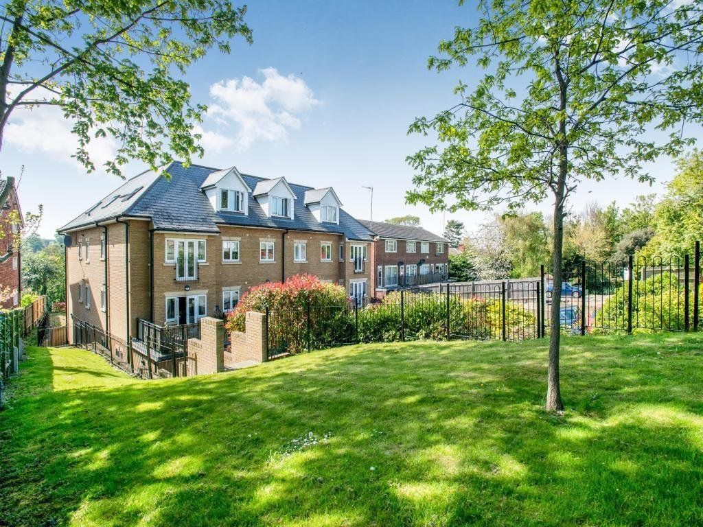 2 bed flat for sale in Spinnaker Court, 33 Bean Road, Greenhithe, Kent